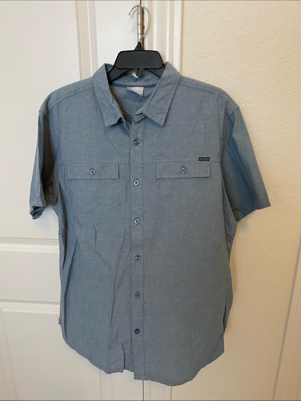 Columbia Light Blue Men's Short-Sleeve Button-Down Shirt